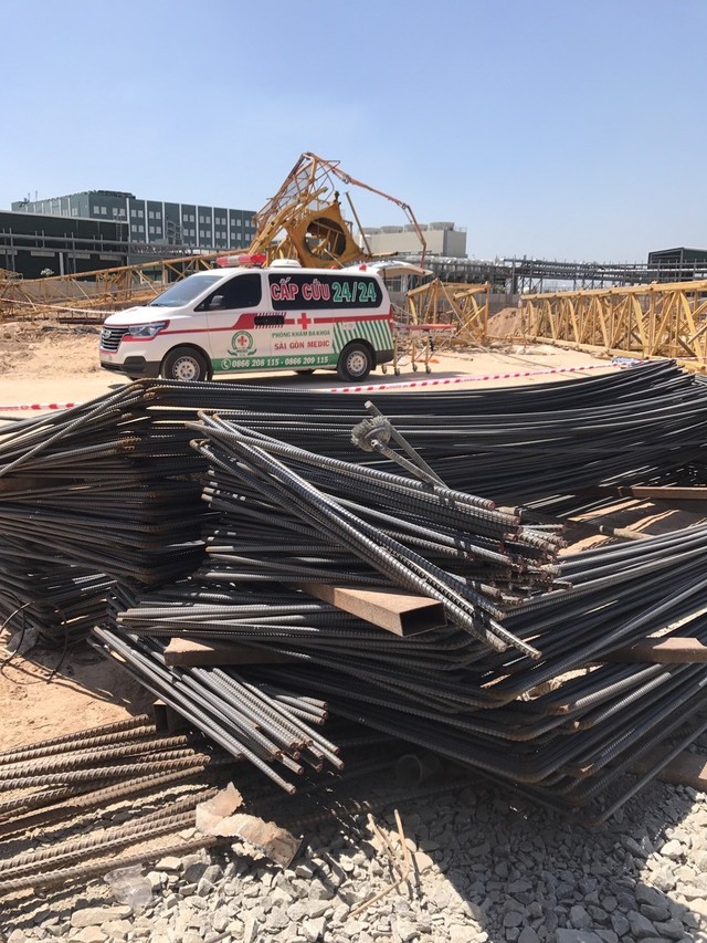 Bình Dương: Sập cẩu tại dự án đang thi công, 3 người chết ảnh 1