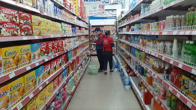 Lương thực, thực phẩm đầy ắp kệ siêu thị, người dân thoải mái mua sắm ảnh 5