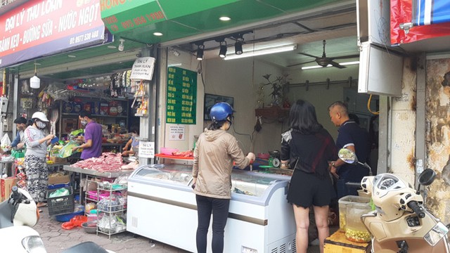 Lương thực, thực phẩm đầy ắp kệ siêu thị, người dân thoải mái mua sắm ảnh 9