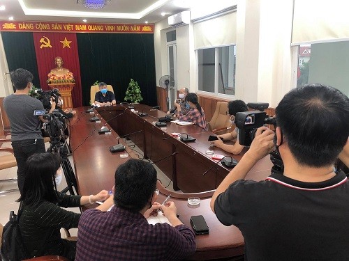 Hải Phòng dừng kiểm soát phương tiện vận tải hàng hóa sau sự cố chen chúc xin giấy xác nhận ảnh 2