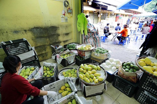 Hình ảnh Hà Nội xét nghiệm nhanh Covid-19 tại chợ Long Biên ảnh 11