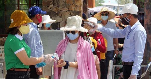 Du lịch nghỉ lễ tại Miền Trung: Nơi vắng vẻ, chốn đông vui ảnh 1