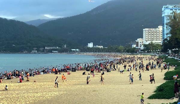 Du lịch nghỉ lễ tại Miền Trung: Nơi vắng vẻ, chốn đông vui ảnh 7