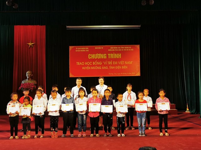 200 suất học bổng 'Vì trẻ em Việt Nam' đến với học sinh tỉnh Điện Biên ảnh 14