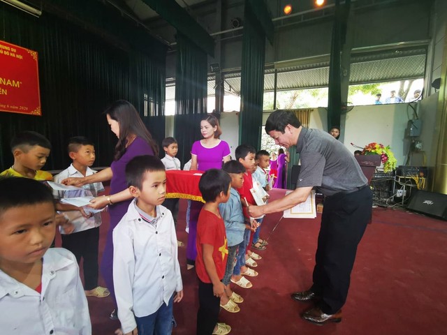 200 suất học bổng 'Vì trẻ em Việt Nam' đến với học sinh tỉnh Điện Biên ảnh 6