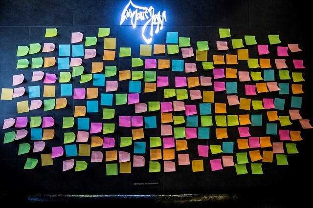 Tương lai “ngã tư quốc tế” Hong Kong bên bờ sụp đổ ảnh 1