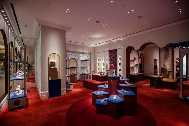 Phi vụ đầu tiên của Tiên Nguyễn: Đưa thương hiệu “giày đế đỏ” đình đám trở lại Việt Nam ảnh 5