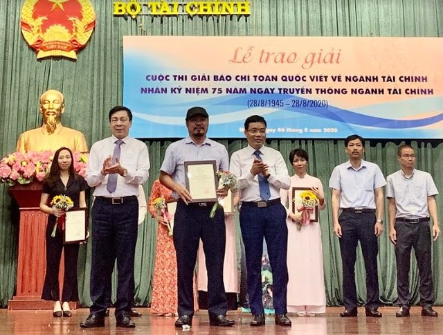 Báo Đầu tư đoạt Giải A giải báo chí toàn quốc viết về ngành tài chính ảnh 1