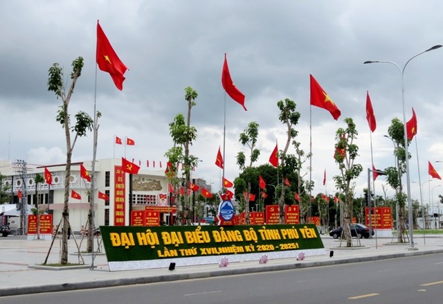 Đại hội đại biểu Đảng bộ tỉnh Phú Yên lần thứ 17 nhiệm kỳ 2020-2025 đã thành công tốt đẹp. Đại hội đại biểu Đảng bộ tỉnh Phú Yên lần thứ 17 nhiệm kỳ 2020-2025 đã thành công tốt đẹp.