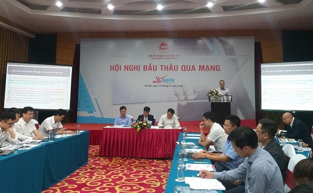 Các đại biểu tham dự Hội nghị đã sôi nổi đóng góp ý kiến để nâng cao chất lượng hoạt động đấu thầu qua mạng. Các đại biểu tham dự Hội nghị đã sôi nổi đóng góp ý kiến để nâng cao chất lượng hoạt động đấu thầu qua mạng.