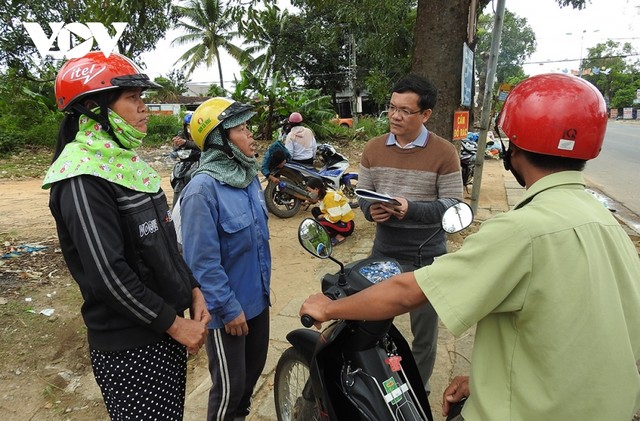 Cà phê đã chín song do mưa và thiếu nhân công nên chưa thể thu hái
