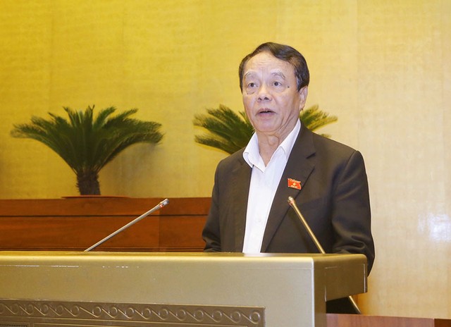 Chủ nhiệm Ủy ban Quốc phòng và An ninh Võ Trọng Việt trình bày báo cáo