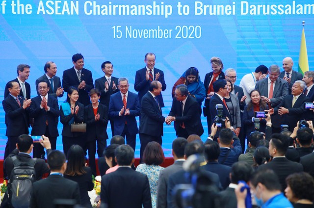 Đại diện các quốc gia thành viên ASEAN chúc mừng thành công của Việt Nam trong năm Chủ tịch 2020