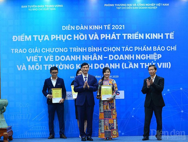 Tác giả Hồ Hạ, Báo Đầu tư với tác phẩm "CEO Phan Hồng Châu: Sống và kinh doanh lương thiện sẽ bền lâu, hạnh phúc".