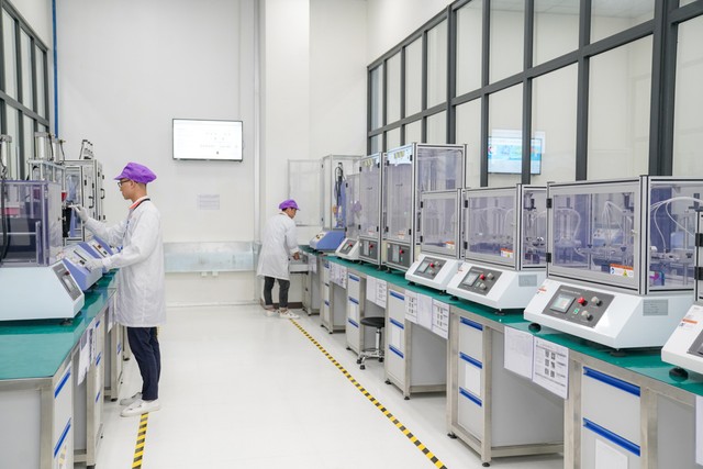 Đây là phòng kiểm tra độ tịn cậy của chiếc Smartphone trước khi đóng hộp.