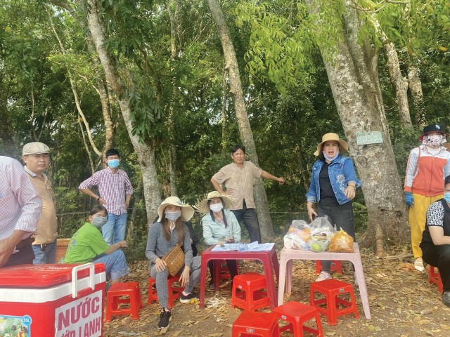 Các môi giới chuyên và không chuyên tập trung ở các “điểm nóng” Các môi giới chuyên và không chuyên tập trung ở các “điểm nóng”