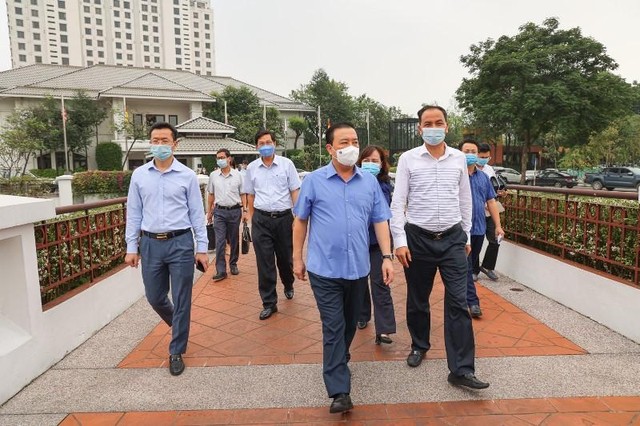 Sở Y tế Hà Nội khuyến cáo và yêu cầu các khách sạn bố trí người cách ly 1 khách/1 phòng, người phục vụ trong khu cách ly ở ngay trong khách sạn, hạn chế ra ngoài... Sở Y tế Hà Nội khuyến cáo và yêu cầu các khách sạn bố trí người cách ly 1 khách/1 phòng, người phục vụ trong khu cách ly ở ngay trong khách sạn, hạn chế ra ngoài...