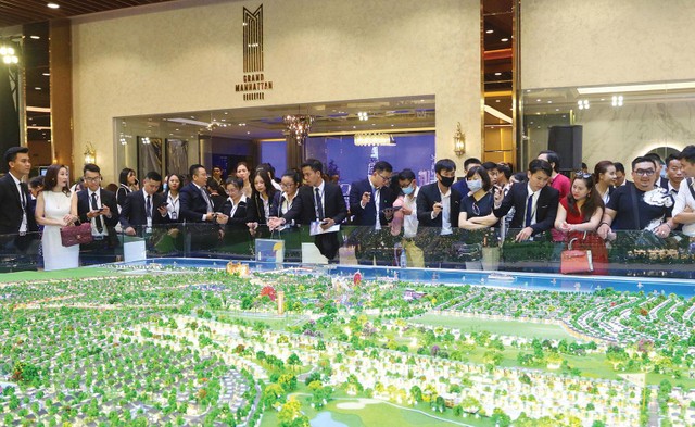 Dự án NovaWorld Phan Thiet thu hút lượng lớn khách hàng quan tâm. Ảnh: Lê Toàn