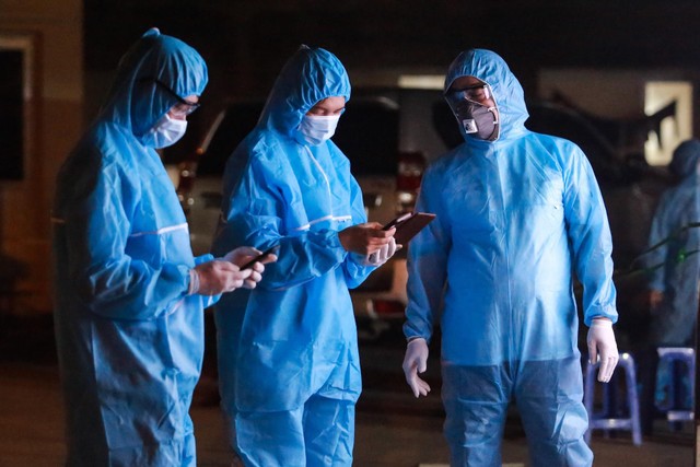 Hiện tại các ca dương tính với SARS-CoV-2 gồm: Hà Nam 10 ca, Hà Nội 3 ca, Hưng Yên 2 ca, TP.HCM 1 ca. Hiện tại các ca dương tính với SARS-CoV-2 gồm: Hà Nam 10 ca, Hà Nội 3 ca, Hưng Yên 2 ca, TP.HCM 1 ca.