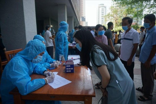 Dự kiến, việc lấy mẫu 1.400 người sẽ hoàn thành trong ngày hôm nay. Dự kiến, việc lấy mẫu 1.400 người sẽ hoàn thành trong ngày hôm nay.