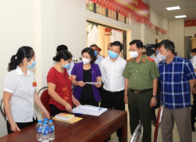 Bà Nguyễn Thị Tuyến cho biết, những người đang cách ly tập trung theo diện F1, thậm chí cả trường hợp F0 đang điều trị tại các bệnh viện tại Hà Nội cũng vẫn được thực hiện quyền bầu cử theo luật định.