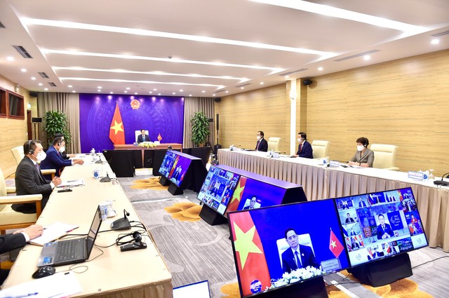 Thủ tướng Phạm Minh Chính nêu 6 giải pháp quan trọng nhằm giải quyết hài hòa giữa phục hồi kinh tế và phát triển xanh, bền vững (Ảnh: Nhật Bắc)