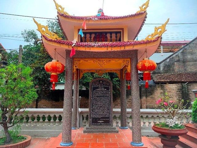 Văn bia Đền Phủ thờ Bà Chúa Mía. (Ảnh: Phương Linh)