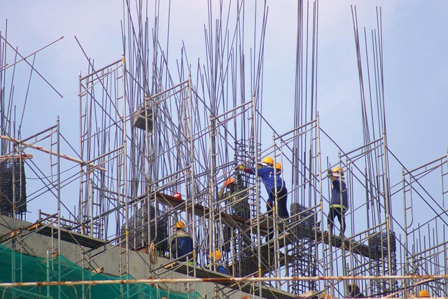 Dịch bệnh không làm ảnh hưởng đến tiến độ thi công các dự án. Ảnh: Lê Toàn