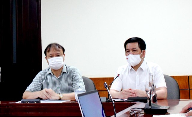 Bộ trưởng Bộ Công Thương Nguyễn Hồng Diên (ngoài cùng bên phải) chủ trì cuộc họp khẩn chiều 7/7 nhằm đảm bảo cung ứng và lưu thông hàng hóa thiết yếu cho TP HCM và các tỉnh phía Nam (Nguồn: Moit). Bộ trưởng Bộ Công Thương Nguyễn Hồng Diên (ngoài cùng bên phải) chủ trì cuộc họp khẩn chiều 7/7 nhằm đảm bảo cung ứng và lưu thông hàng hóa thiết yếu cho TP HCM và các tỉnh phía Nam (Nguồn: Moit).