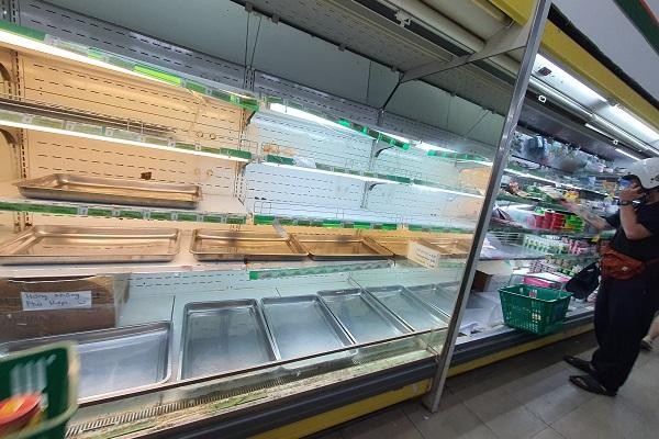Khu vực thực phẩm tươi sống cũng không còn. (Ảnh: Lê Toàn)