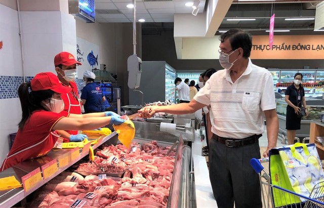 Số lượng nhân sự của Saigon Co.op tại TP.HCM chưa đến 10.000 người nhưng đang phục vụ ước tính cho 3- 5 triệu người dân Thành phố (Ảnh minh hoạ). Số lượng nhân sự của Saigon Co.op tại TP.HCM chưa đến 10.000 người nhưng đang phục vụ ước tính cho 3- 5 triệu người dân Thành phố (Ảnh minh hoạ).