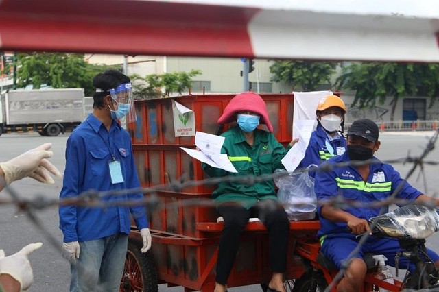 Mức hỗ trợ dự kiến trong đợt thứ 3 là 1 triệu đồng/người (ảnh: Lê Toàn)