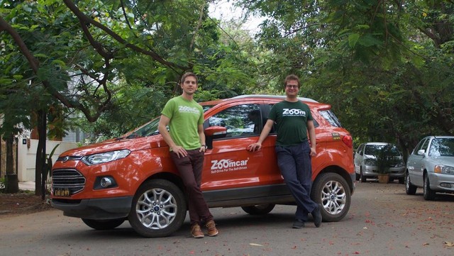 Ông Greg Maron (bên trái) và ông David Back- hai nhà sáng lập Zoomcar (Nguồn: Quartz India). Ông Greg Maron (bên trái) và ông David Back- hai nhà sáng lập Zoomcar (Nguồn: Quartz India).