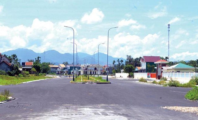 Tuyến đường D2 trung tâm huyện Sơn Tịnh là một trong những dự án phải cắt giảm vốn đầu tư đã bố trí.