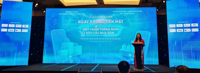 Quyền Giám đốc Sở Công Thương Hà Nội Trần Thị Phương Lan cho biết, sự kiện “Ngày không dùng tiền mặt năm 2021” có chủ đề: “Một chạm thông minh - Kích cầu mua sắm”