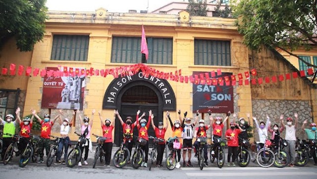 CLB Du lịch bền vững VGreen đã ra mắt chùm tour khám phá Hà Nội bằng xe đạp "VGreen bike tour - Tinh hoa Tràng An" với thời gian 1 ngày.