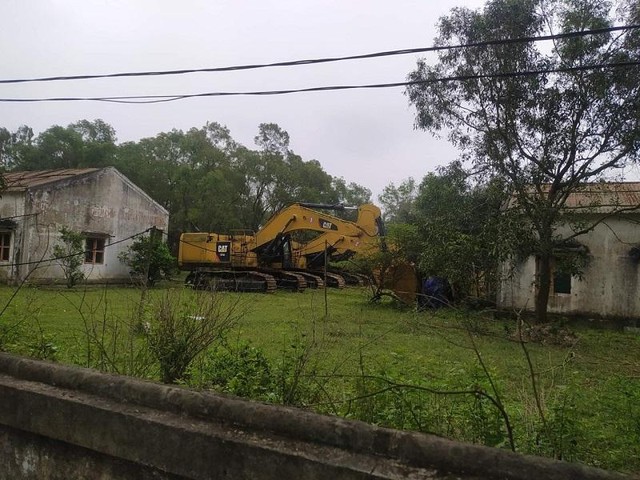 Nhiều hạng mục, phương tiện phơi nắng phơi mưa sau khi Dự án mỏ sắt Thạch Khê dừng hoạt động. Ảnh: P.V