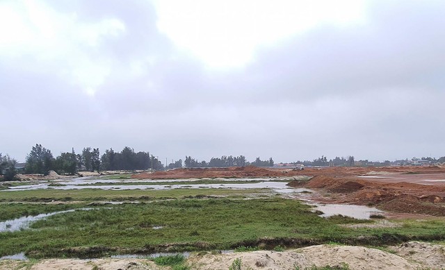 Đất nền ven biển huyện Gio Linh có giá vài trăm triệu mỗi mét ngang mặt đường. Ảnh: Ngọc Tân