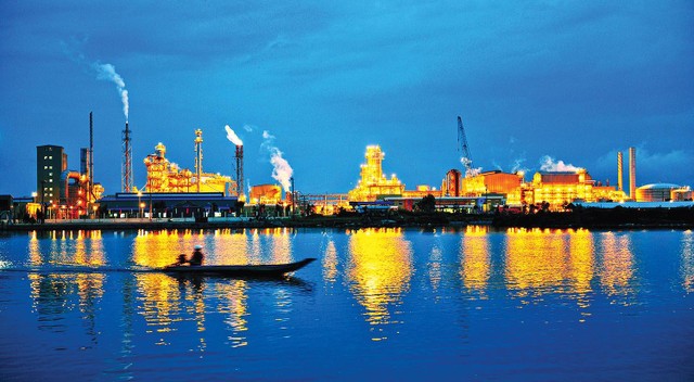 Cà Mau có nhiều tiềm năng phát triển năng lượng tái tạo, năng lượng sạch. Trong ảnh: Cụm Khí - Điện - Đạm Cà Mau