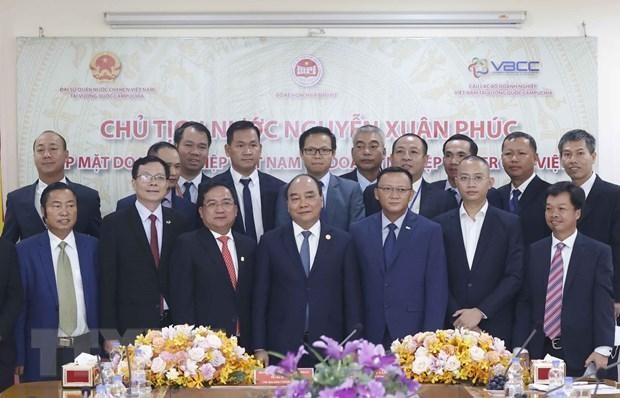 Chủ tịch nước Nguyễn Xuân Phúc với các đại biểu tại buổi gặp mặt. (Ảnh: Thống Nhất/TTXVN)