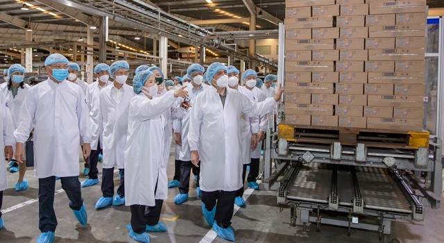 Thủ tướng Chính phủ Phạm Minh Chính đến thăm Nhà máy Sữa Việt Nam của Vinamilk