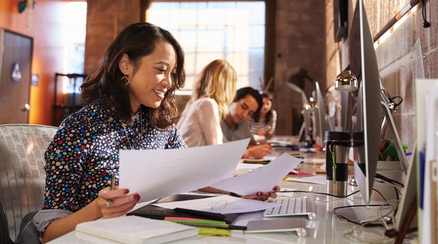 Trao quyền chủ động và không tiết kiệm lời khen sẽ tạo động lực tốt cho nhân viên dưới quyền nâng cao hiệu suất công việc