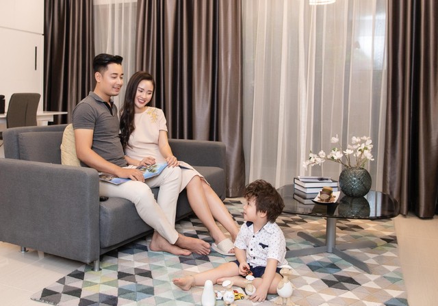 Với lãi vay ưu đãi từ ngân hàng cùng chương trình kích cầu của chủ đầu tư hiện tại, một gia đình trẻ có thu nhập ổn định từ 25-30 triệu đồng/tháng có thể sở hữu nhà. Ảnh: Dũng Minh