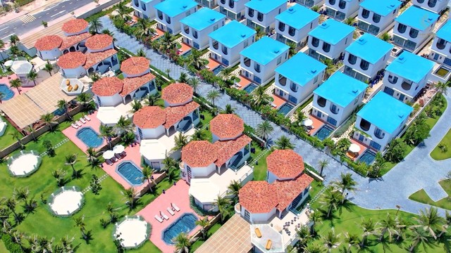 Biệt thự biển Cam Ranh Bay Hotels &amp; Resorts có sổ đỏ lâu dài, sẵn sàng bàn giao và đi vào hoạt động.