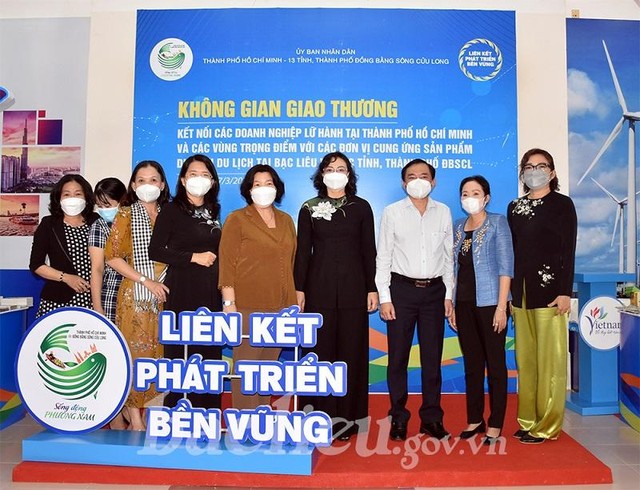 Đại biểu dự Không gian giao thương kết nối cung ứng sản phẩm du lịch