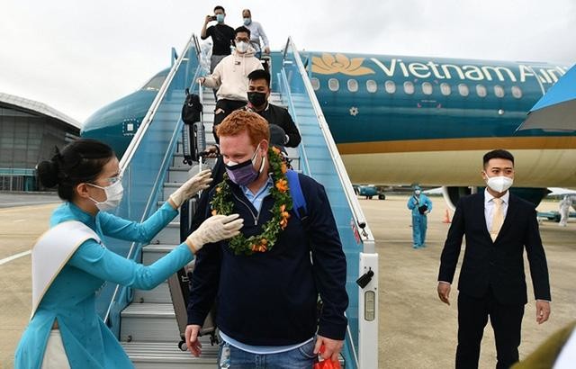 Du lịch mở cửa là lý do các doanh nghiệp dịch vụ, lưu trú, ăn uống trở lại nhanh.