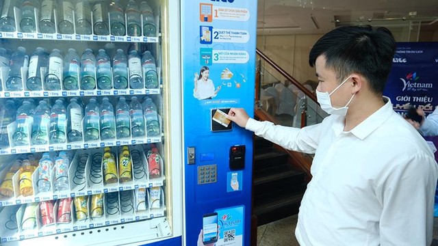 Các khách mời trải nghiệm sử dụng thẻ du lịch thông minh Các khách mời trải nghiệm sử dụng thẻ du lịch thông minh