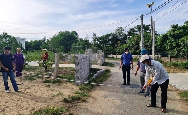 Chủ tịch UBND tỉnh Hà Tĩnh Võ Trọng Hải yêu cầu các địa phương có tuyến cao tốc Bắc - Nam đi qua địa bàn tuyệt đối không để xây dựng, cơi nới các công trình để chờ đền bù; người đứng đầu xã, huyện phải chịu trách nhiệm nếu để xảy ra tình trạng xây dựng trái phép trong phạm vi dự án.