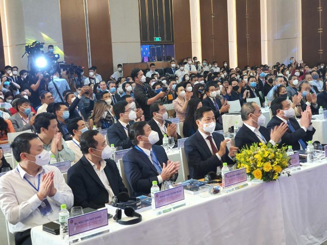 Sự kiện có sự tham dự của lãnh đạo Chính phủ và các bộ, ngành Trung ương. Sự kiện có sự tham dự của lãnh đạo Chính phủ và các bộ, ngành Trung ương.