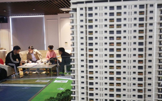 Mặt bằng giá neo cao khiến bên ôm nhà đất khó “thoát hàng”. Ảnh: Dũng Minh